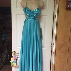 Masquerade Size 7 Prom Dress Color Turquoise